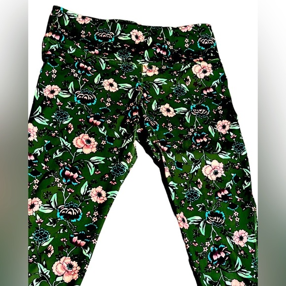 Women’s Old Navy Active Go Dry Floral Leggings Size XL - Picture 3 of 5
